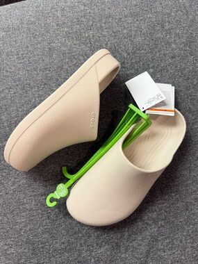 NWT Crocs Dylan Clogs Stucco Classic Slip On Unisex Shoes Mens 6 / Women's 8
